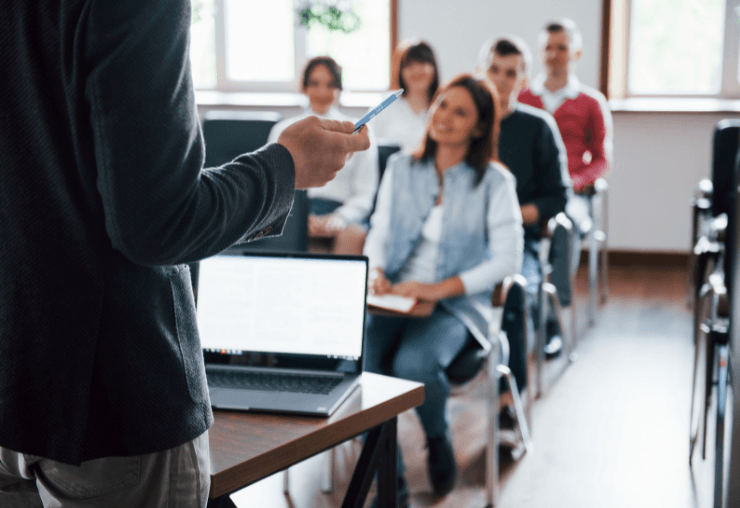 Jeunes NEETs : métiers, formations et recrutement pour raccrocher à l'avenir