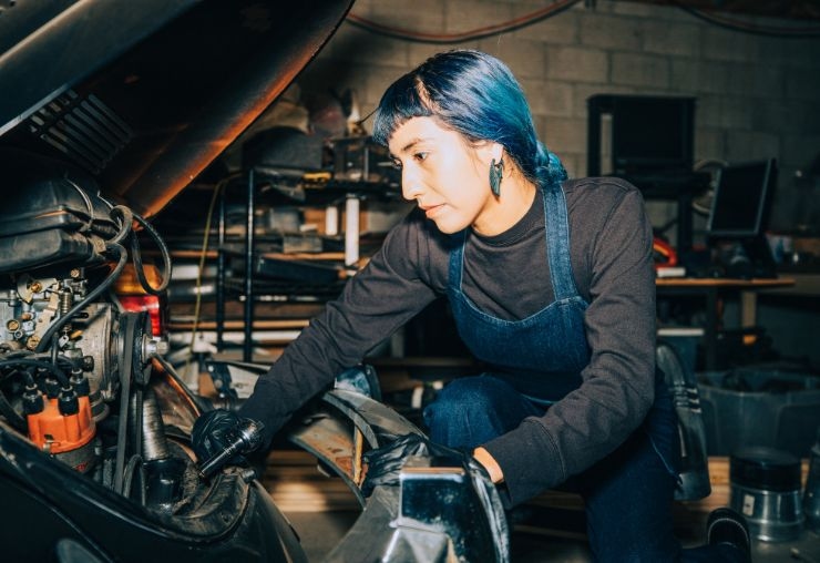 Mécanicienne en sport automobile : un métier de passion dans les paddocks
