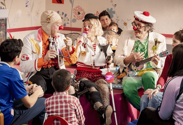 Clown hospitalier : Quand "Sur un fil" éclaire un métier qui soigne par le rire