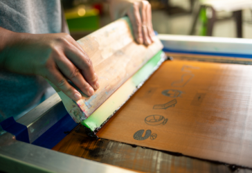 5 métiers manuels d’avenir face à l’IA : formations et débouchés