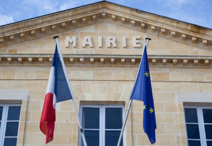 Devenir secrétaire de mairie : une formation clé pour un métier essentiel